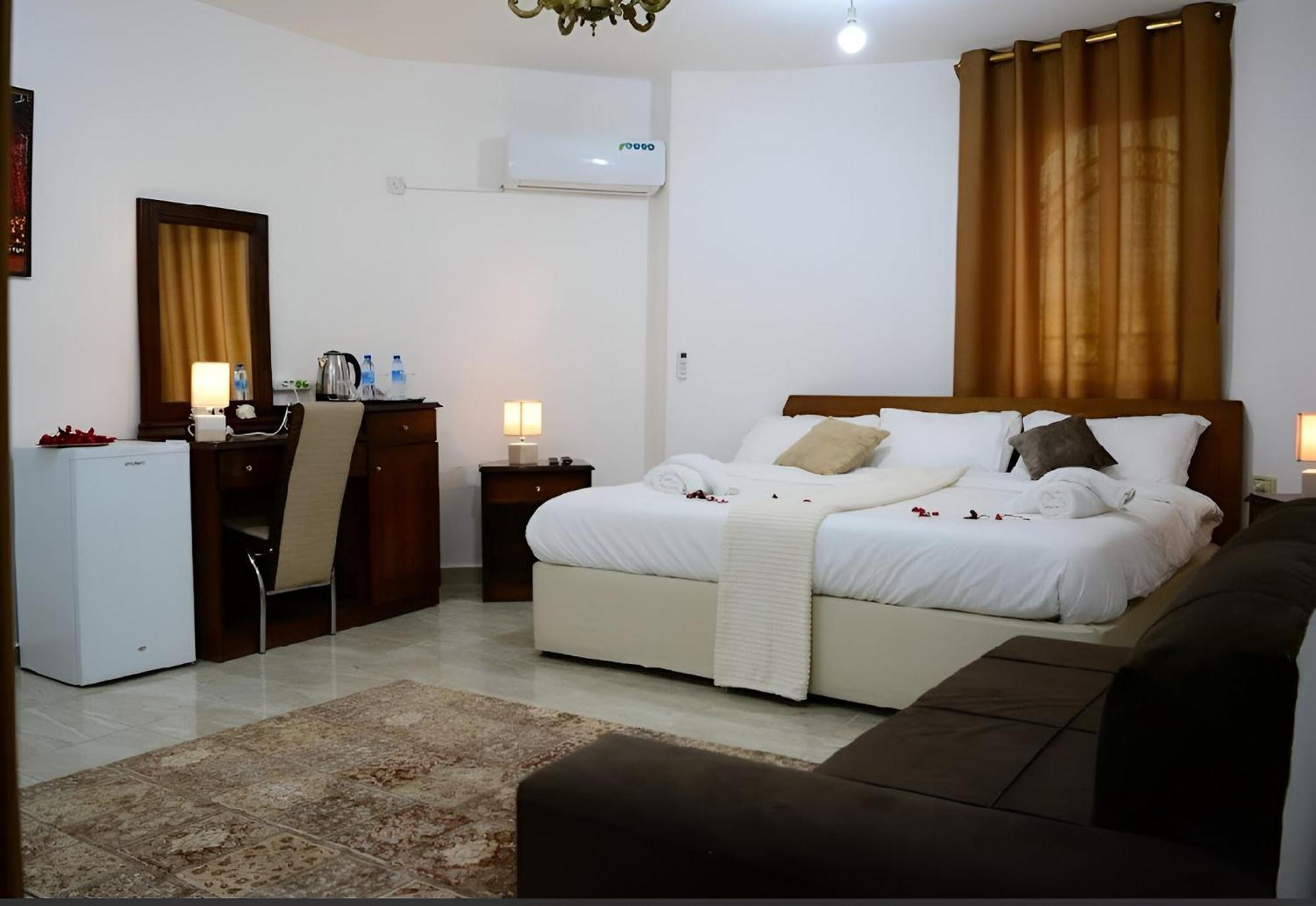 Marvel Hostel Wadi Musa Bagian luar foto